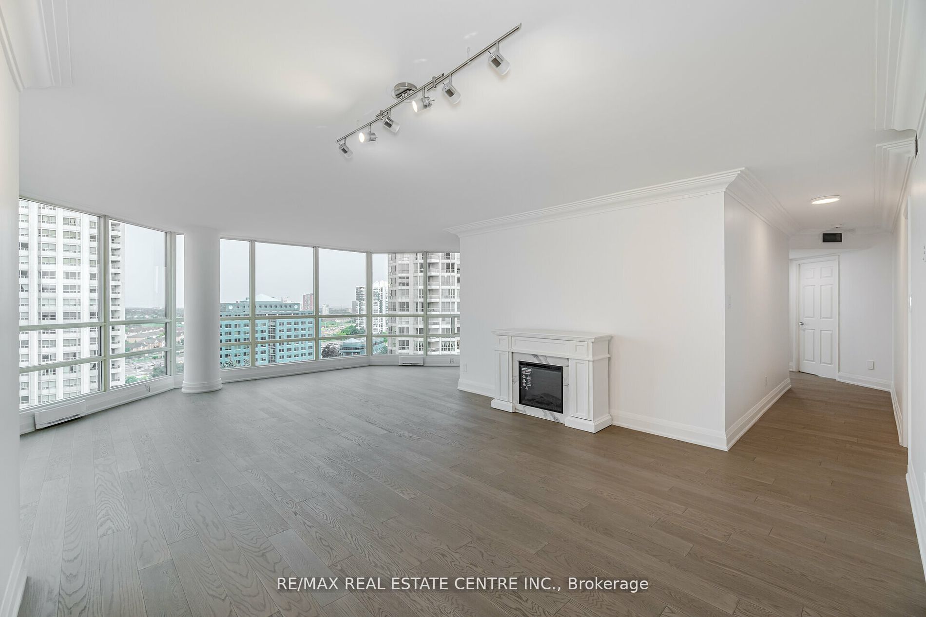 45 Kingsbridge Garden Circ, #1504