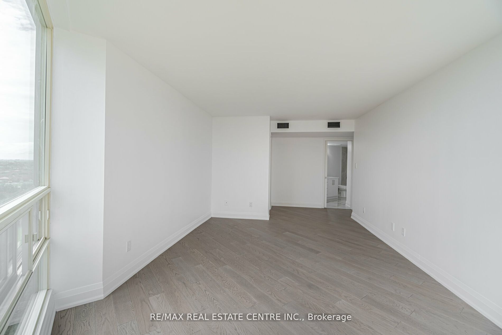 45 Kingsbridge Garden Circ, #1504