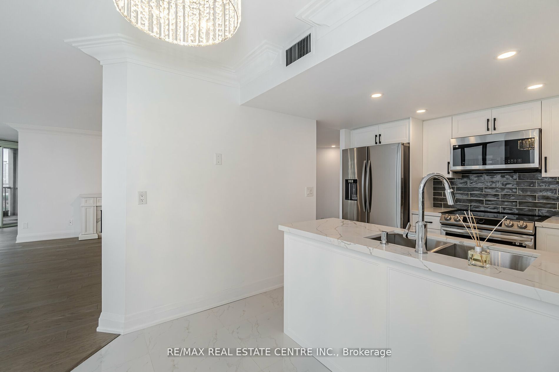 45 Kingsbridge Garden Circ, #1504