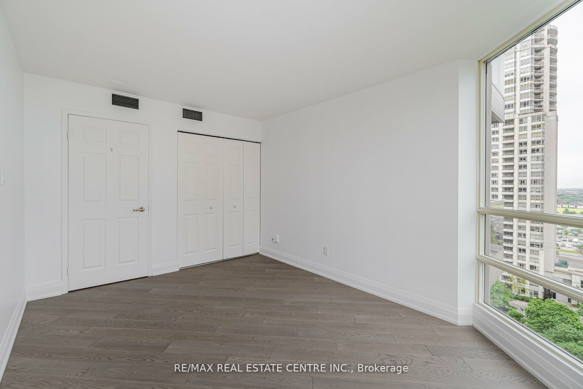 45 Kingsbridge Garden Circ, #1504