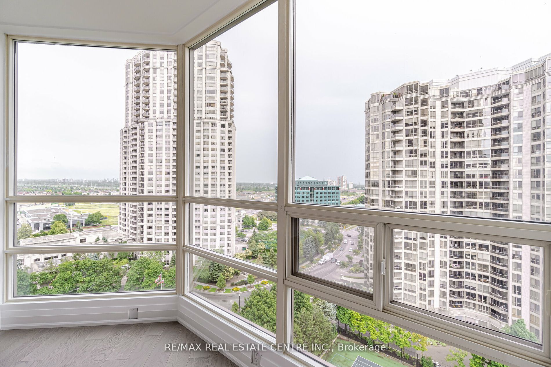 45 Kingsbridge Garden Circ, #1504