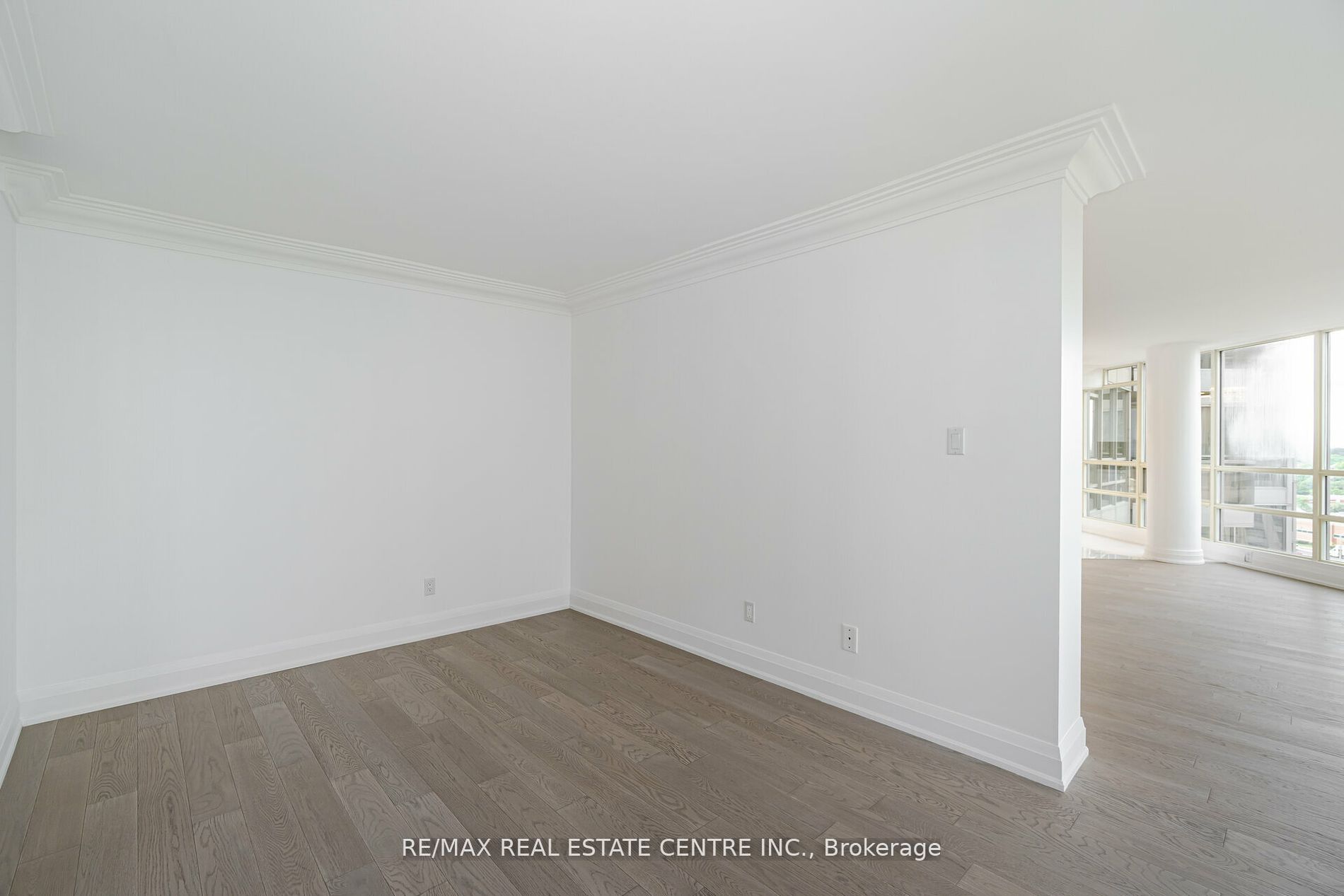 45 Kingsbridge Garden Circ, #1504