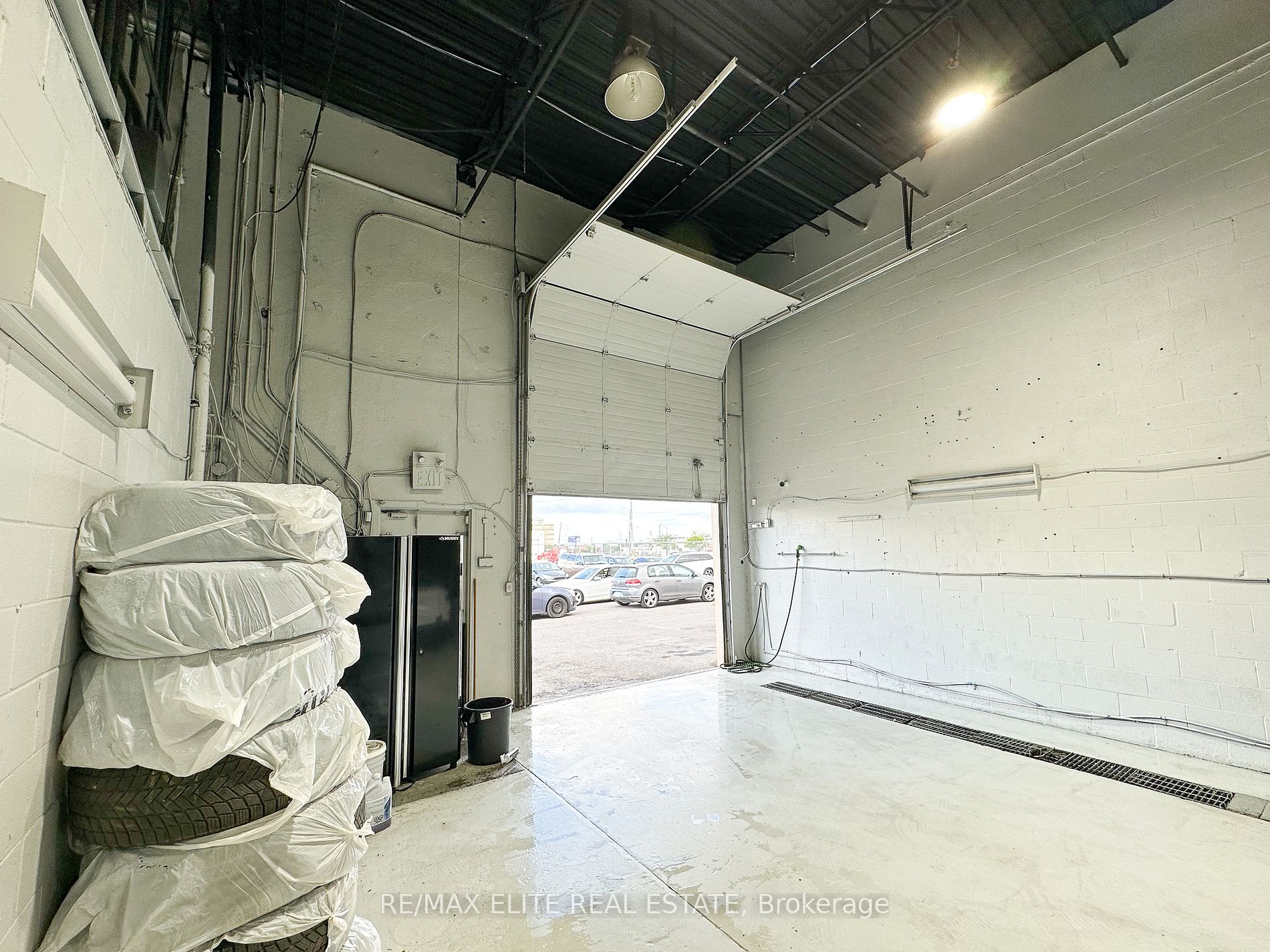 1270 Finch Ave W