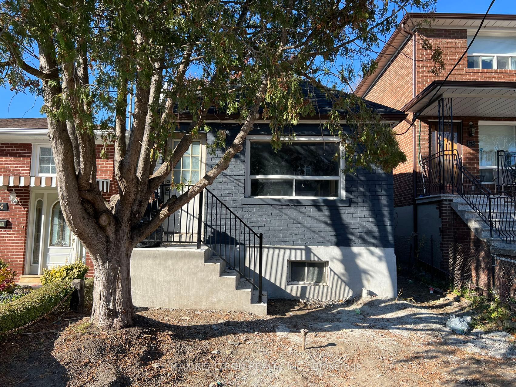 70 Dunraven Dr
