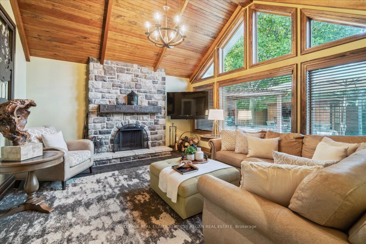 2059 Kawartha Cres
