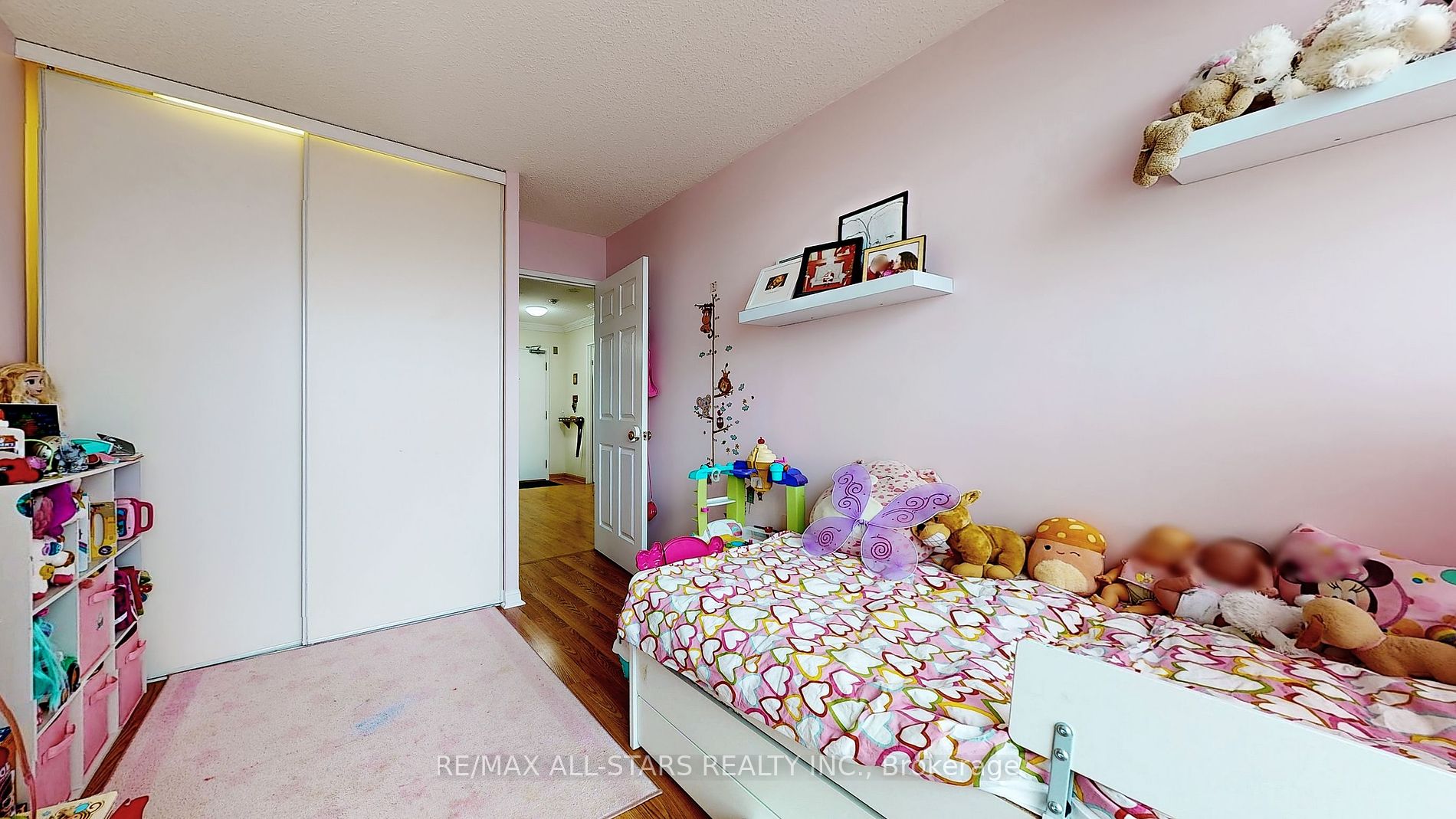 12 Laurelcrest St, #707