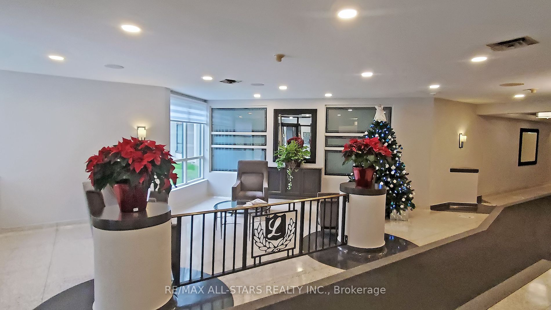 12 Laurelcrest St, #707