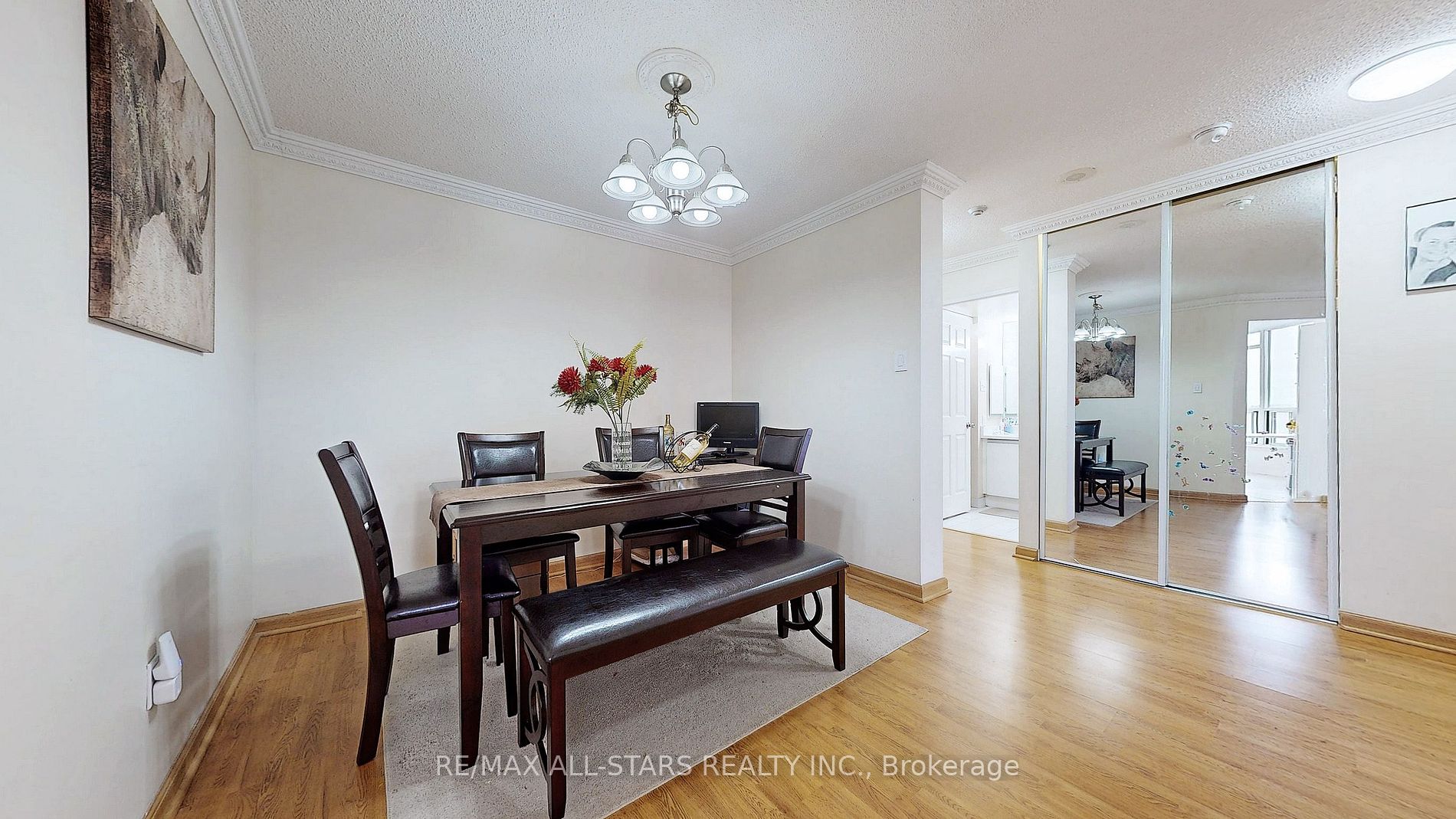 12 Laurelcrest St, #707