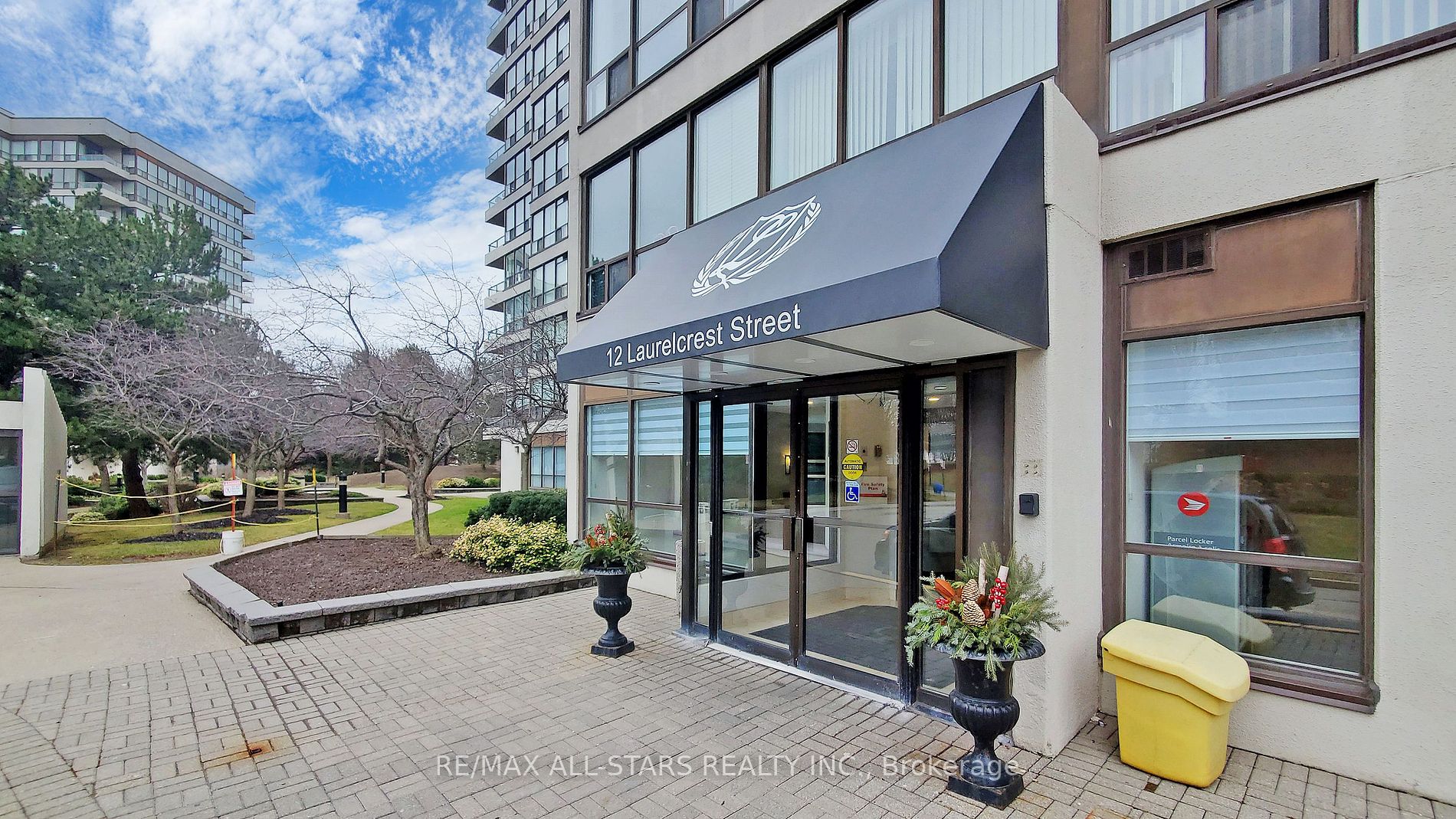 12 Laurelcrest St, #707