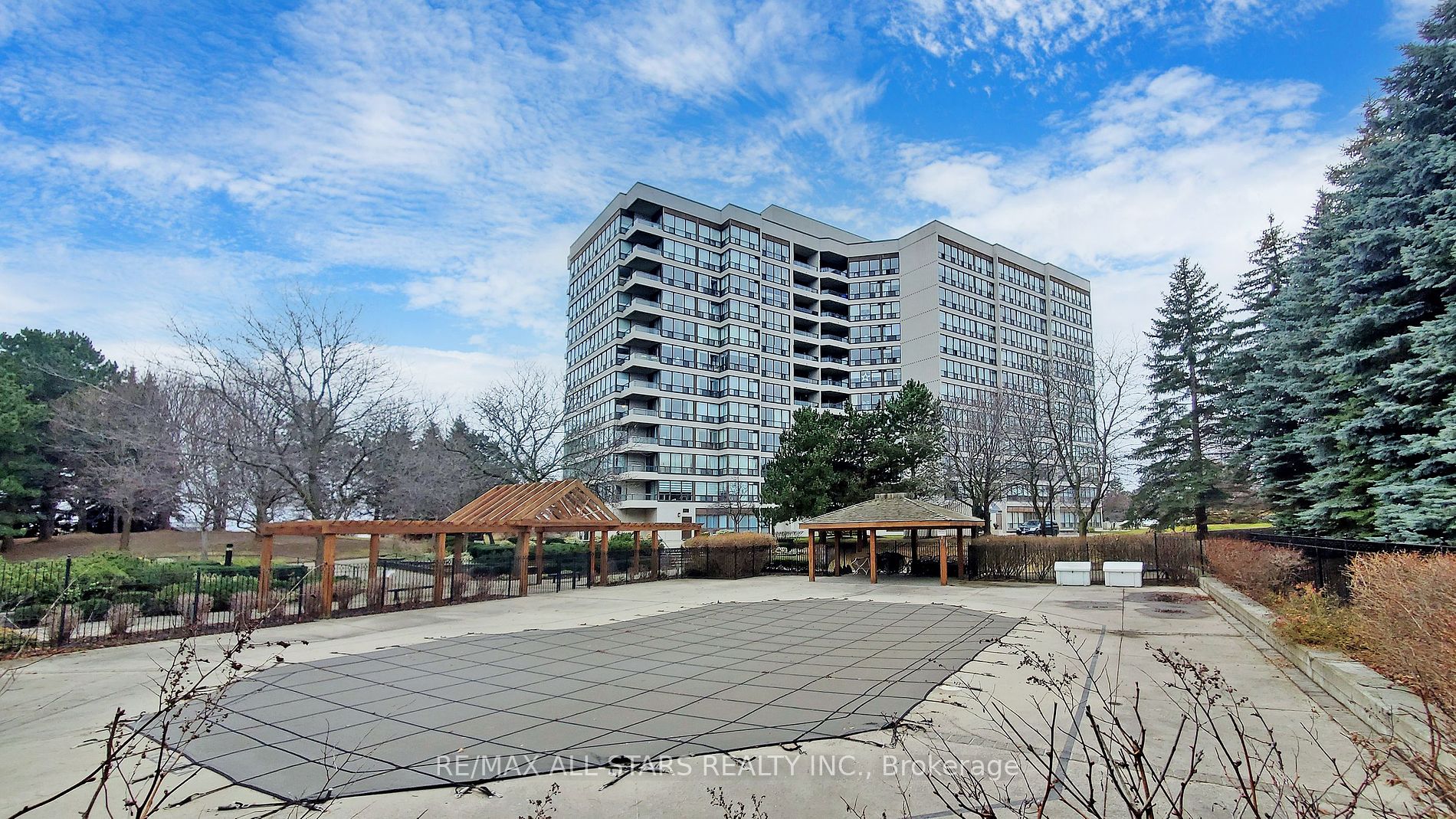 12 Laurelcrest St, #707