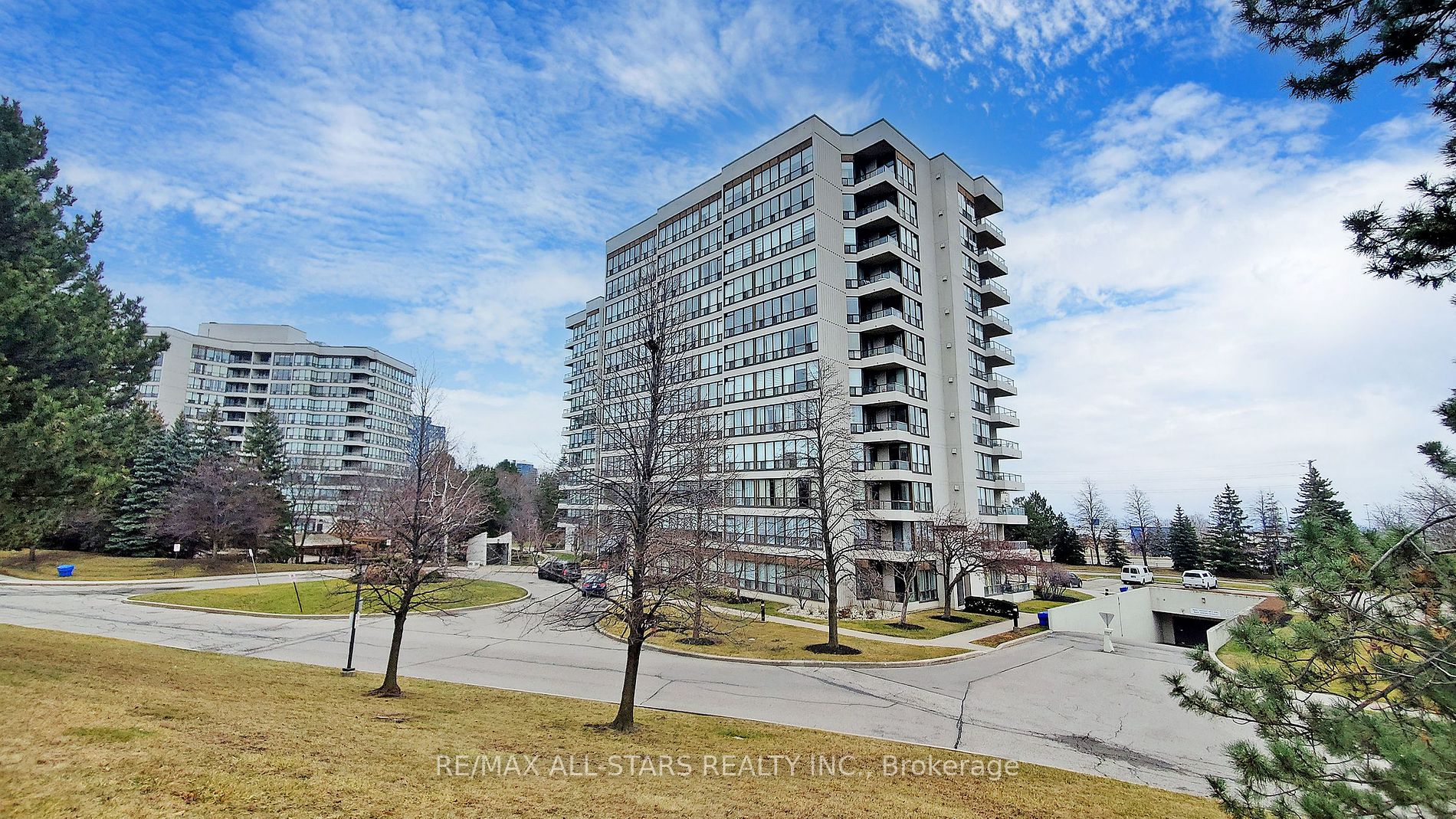 12 Laurelcrest St, #707