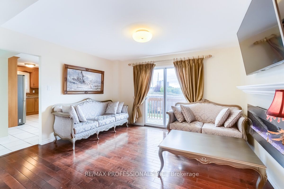 292 Laurentian Ave