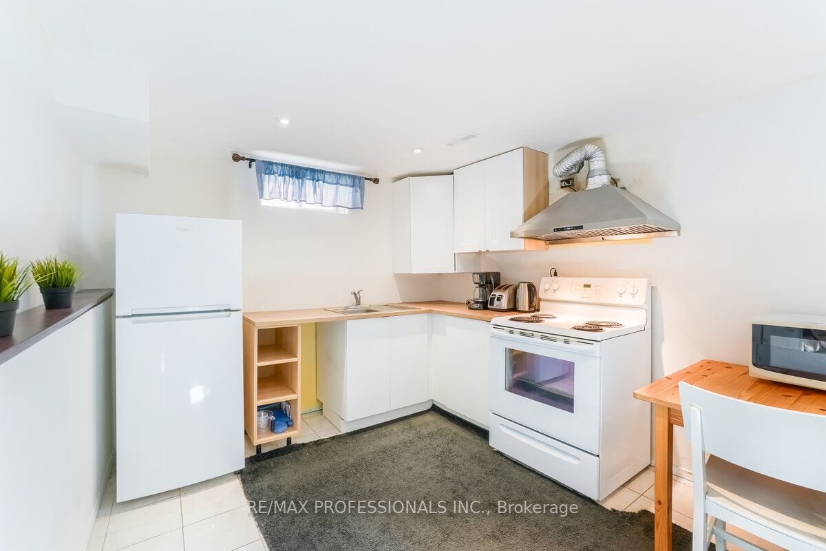 292 Laurentian Ave