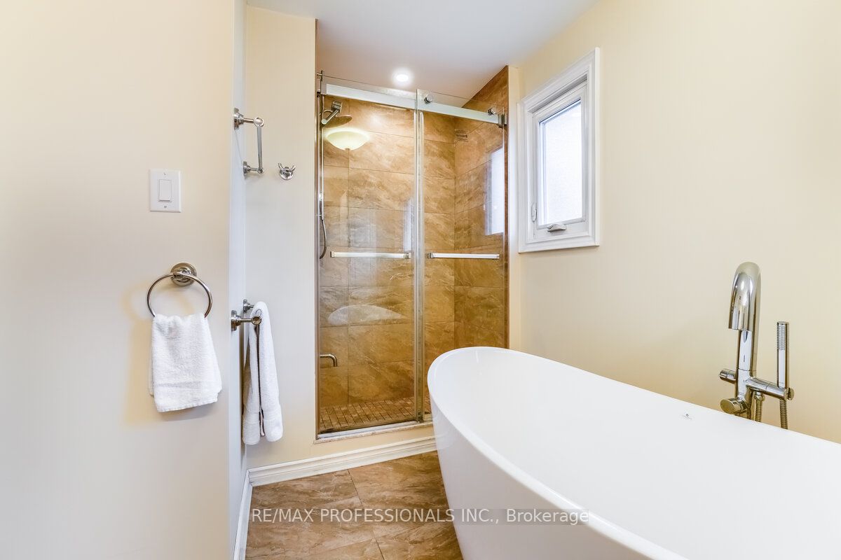 292 Laurentian Ave