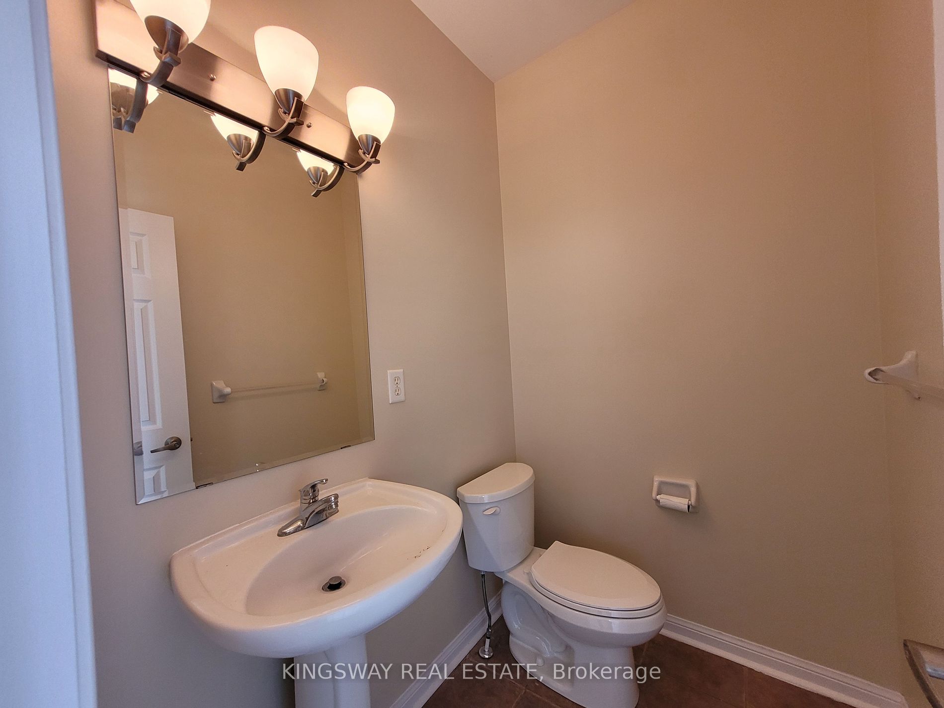 932 Bennett Blvd, #Upper
