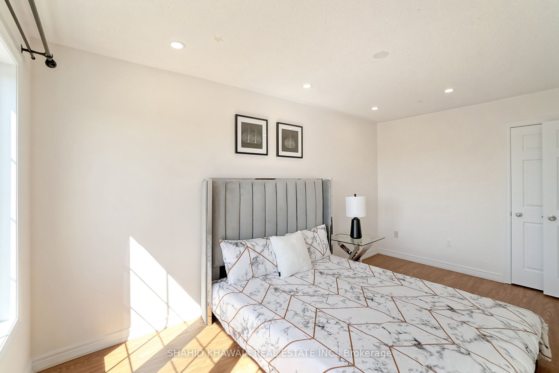 963 Transom Cres