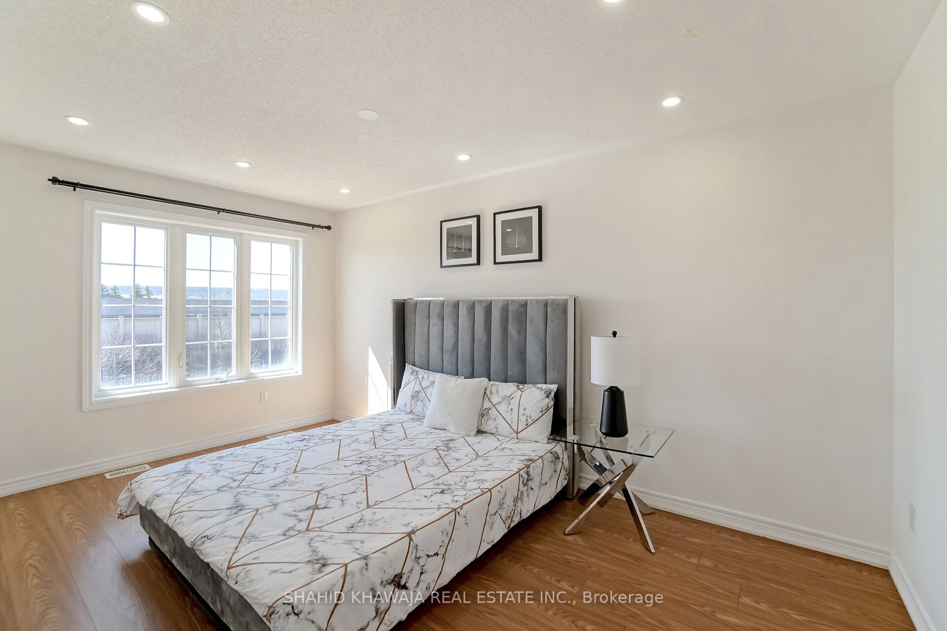 963 Transom Cres