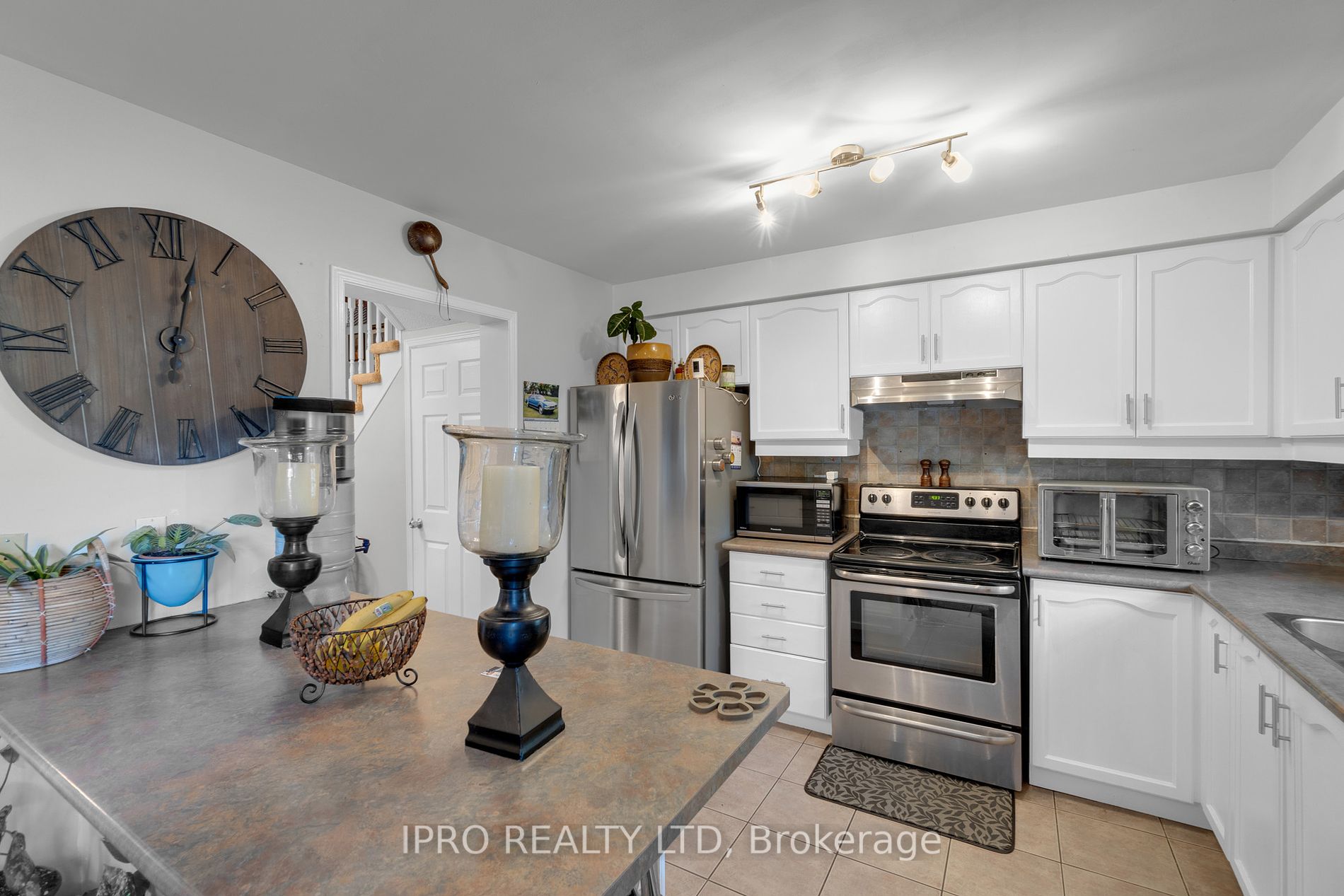 9900 Mclaughlin Rd N, #18