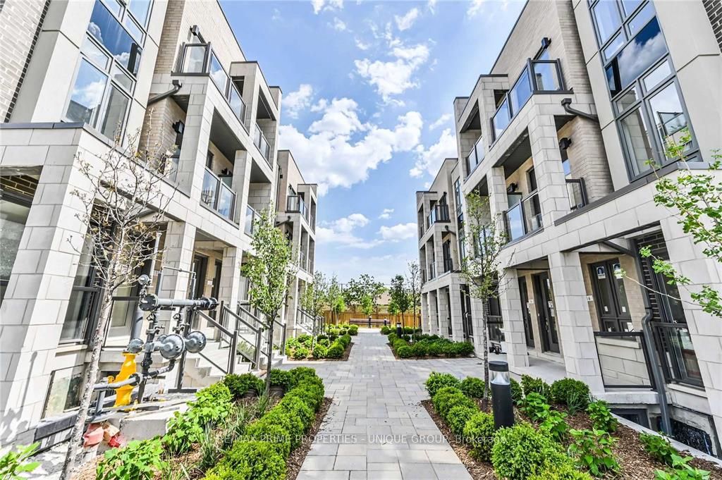 713 Lawrence Avenue W, #15