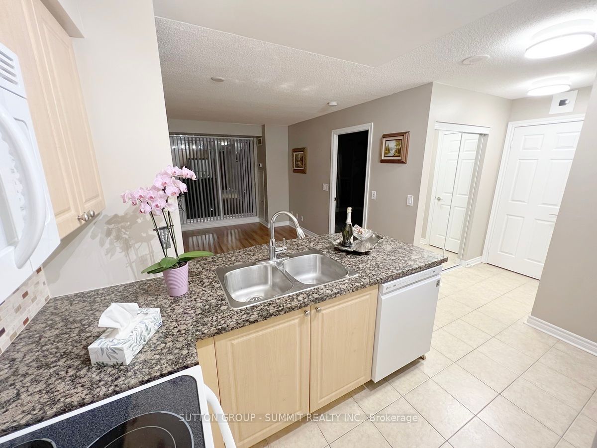 5 Michael Power Pl, #605
