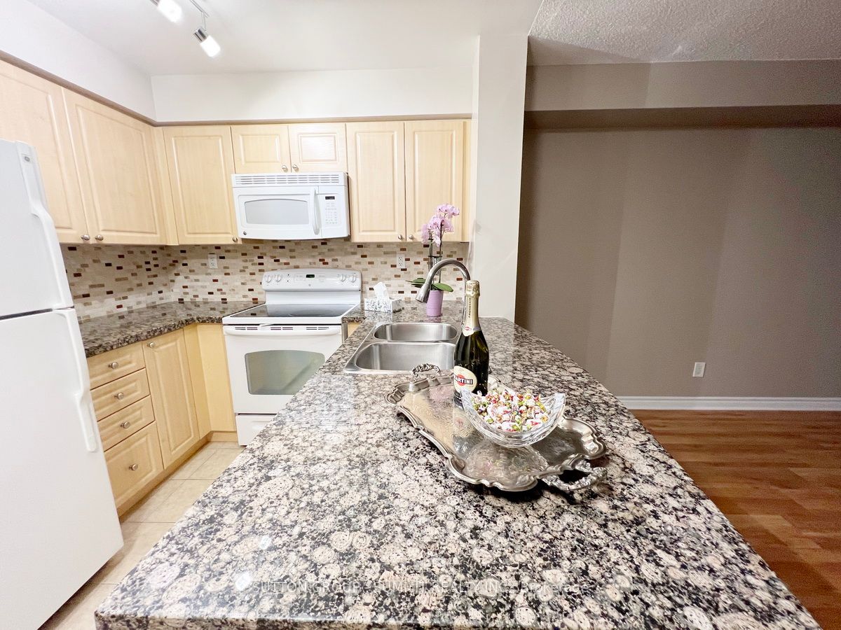 5 Michael Power Pl, #605