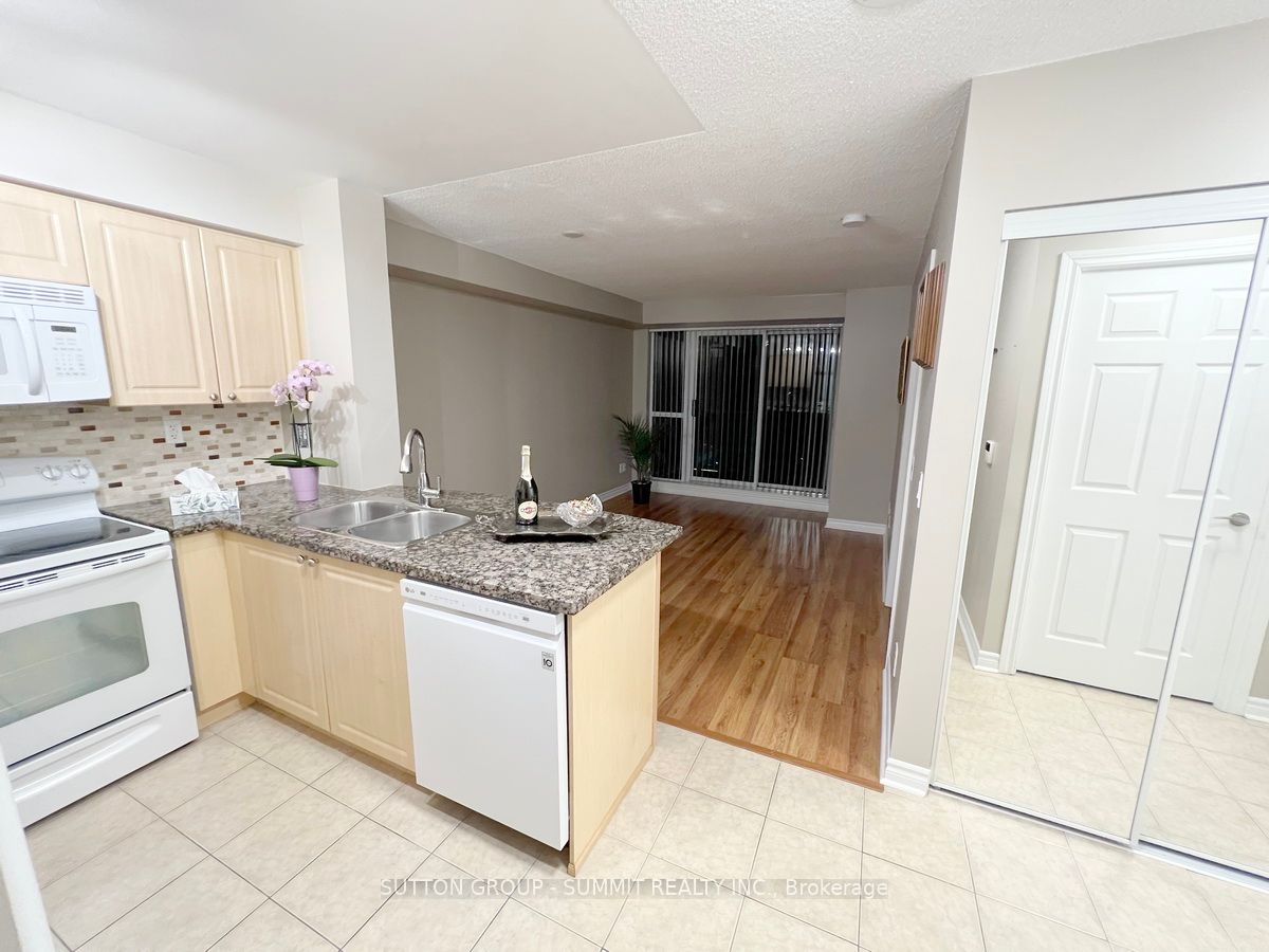 5 Michael Power Pl, #605