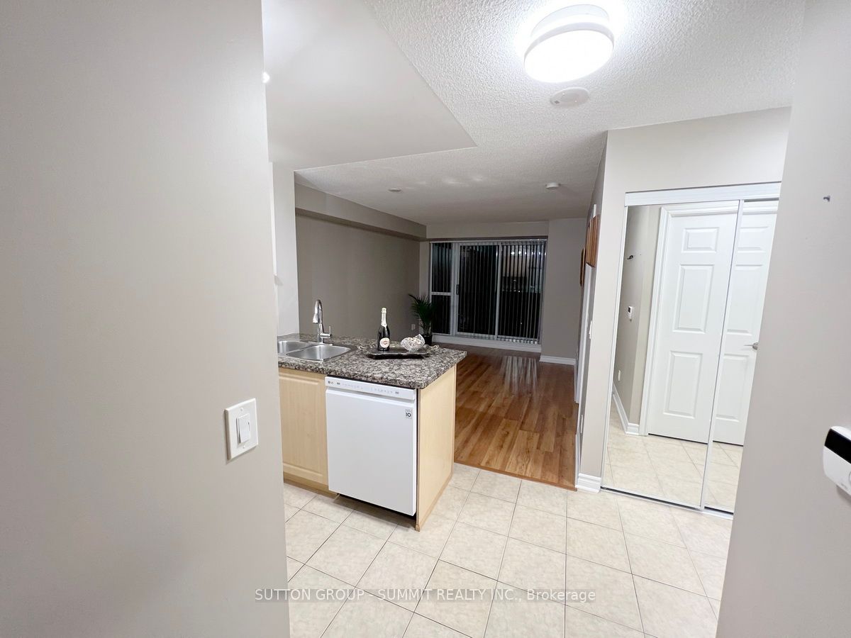 5 Michael Power Pl, #605