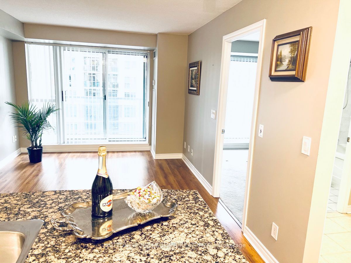 5 Michael Power Pl, #605