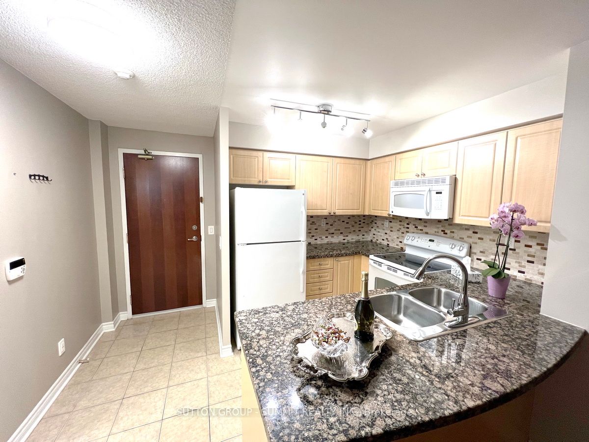 5 Michael Power Pl, #605