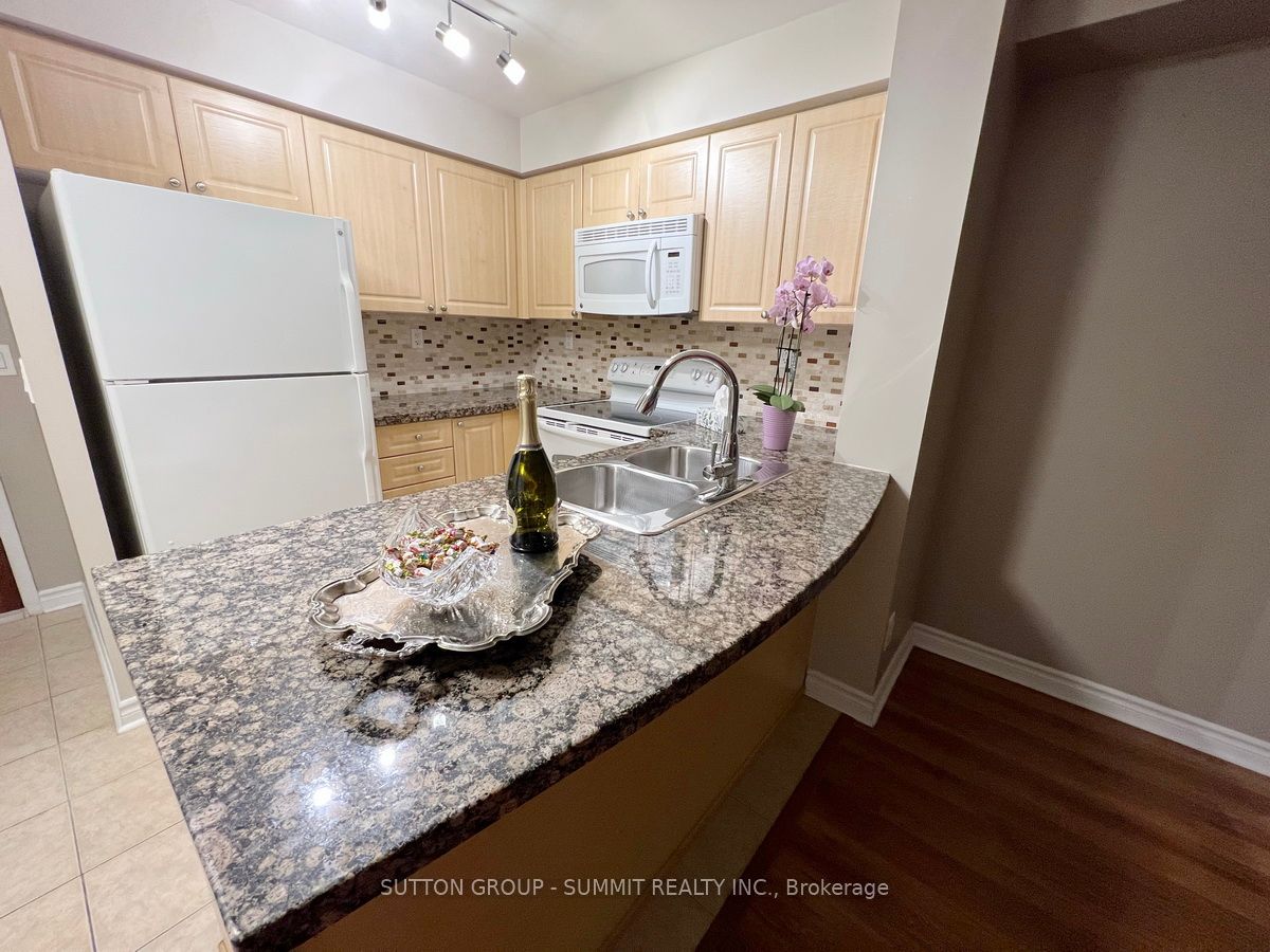 5 Michael Power Pl, #605