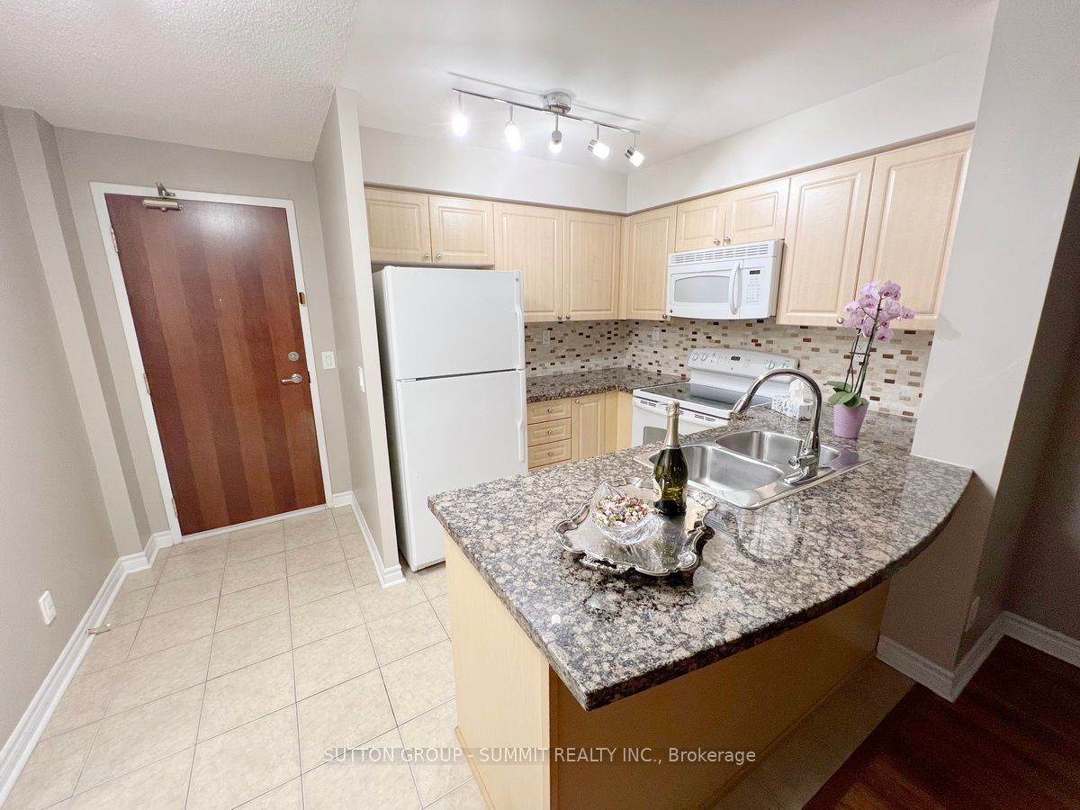 5 Michael Power Pl, #605