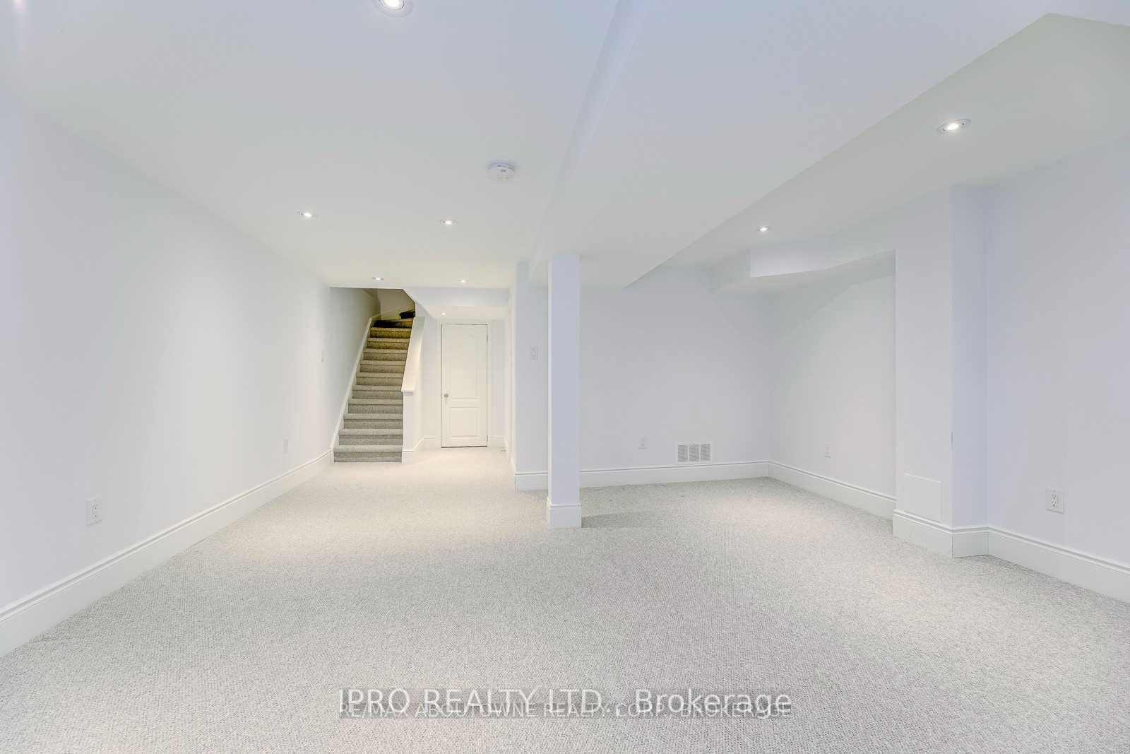 2096 Glenhampton Road