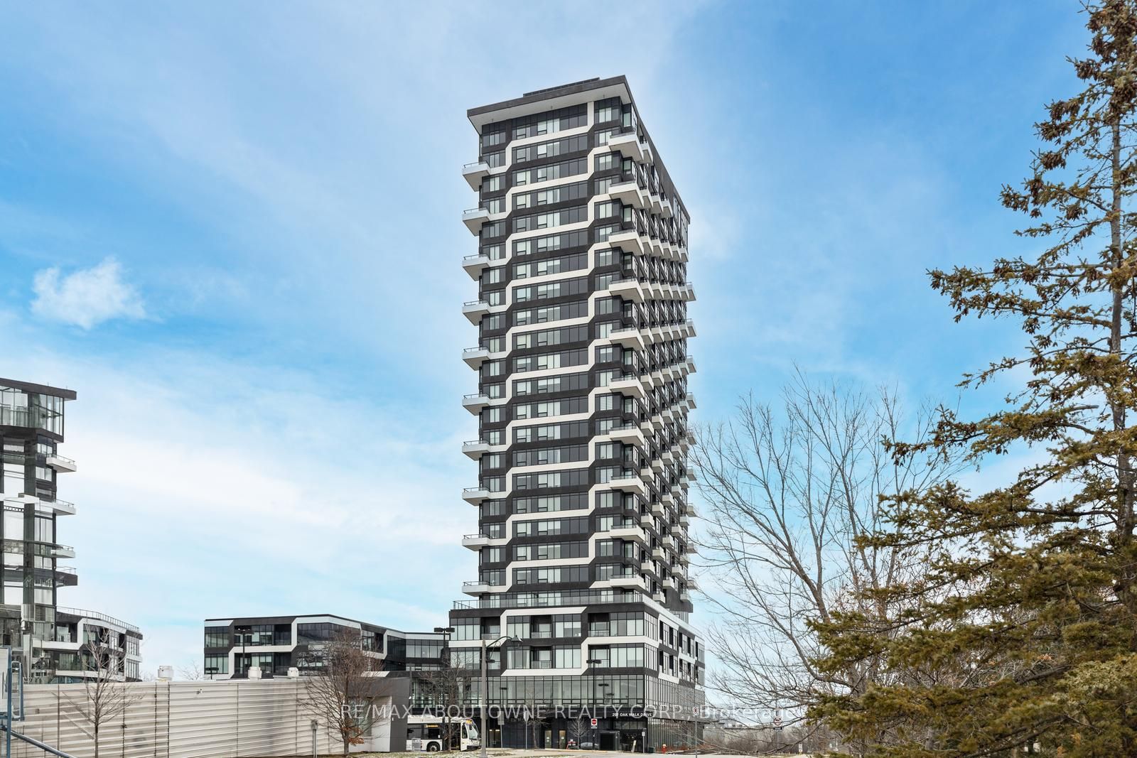 297 Oak Walk Dr, #808