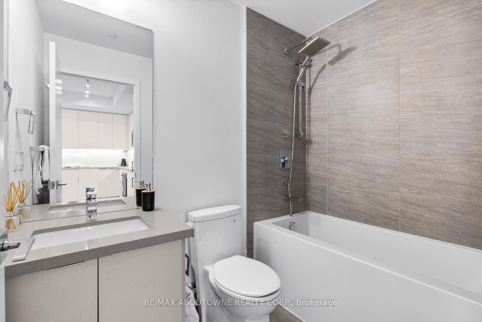 297 Oak Walk Dr, #808