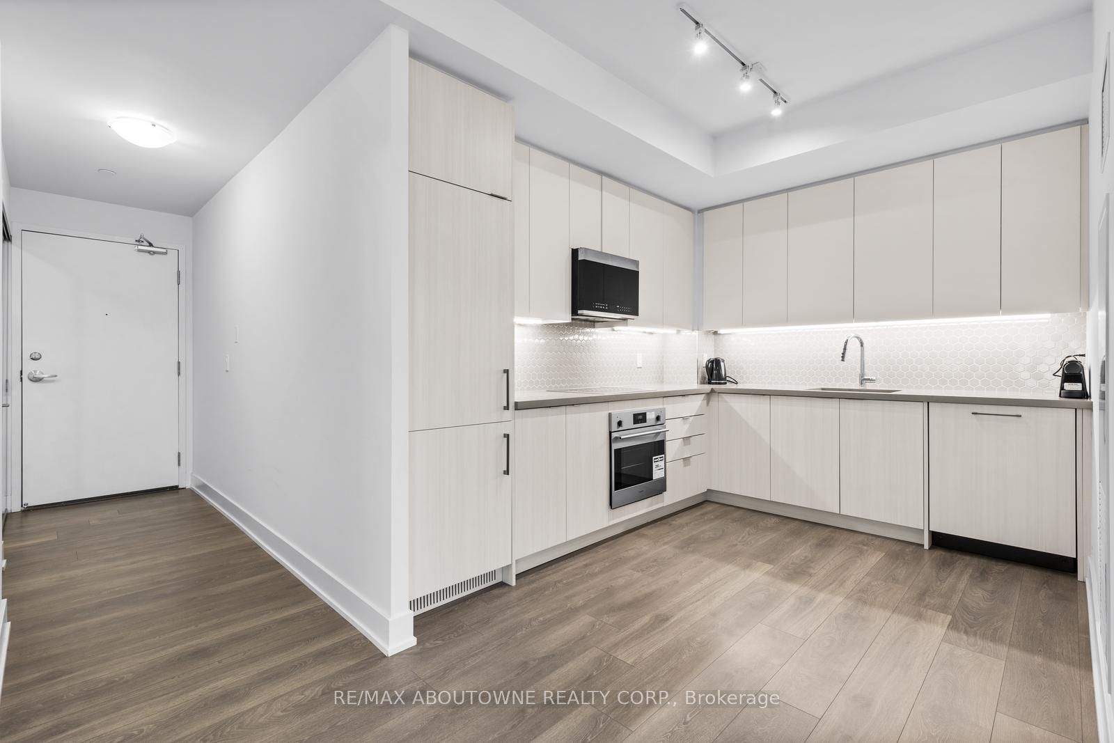 297 Oak Walk Dr, #808