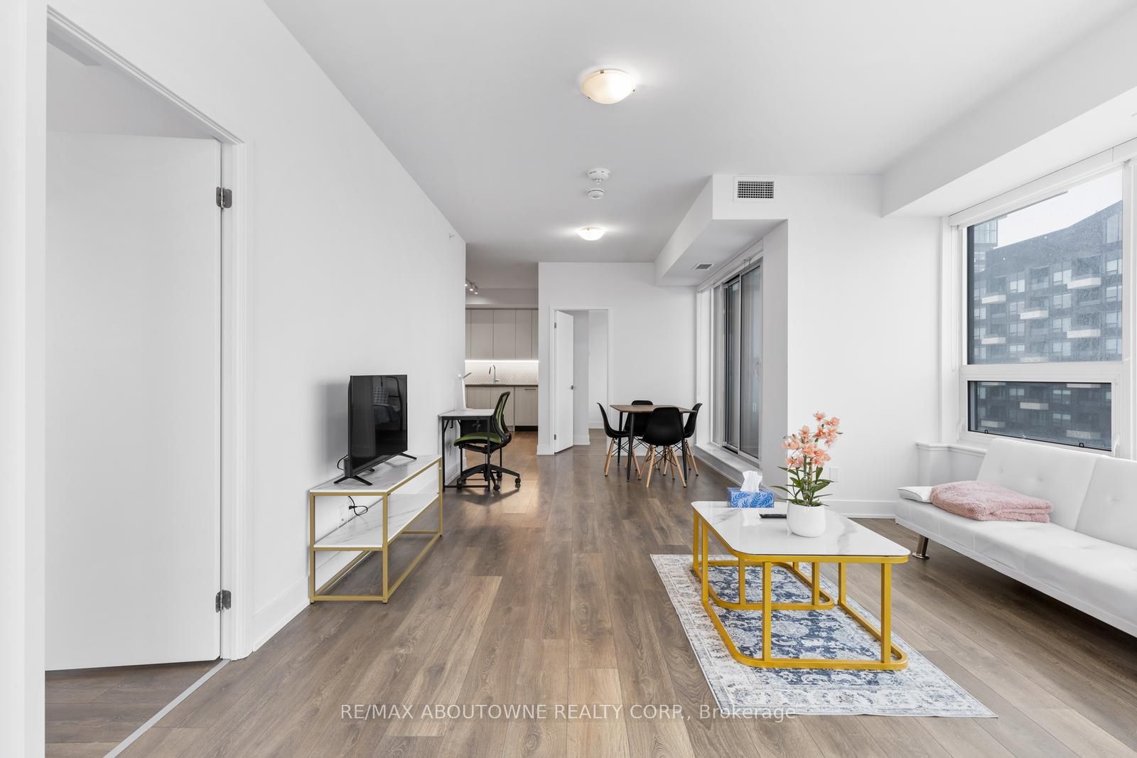 297 Oak Walk Dr, #808