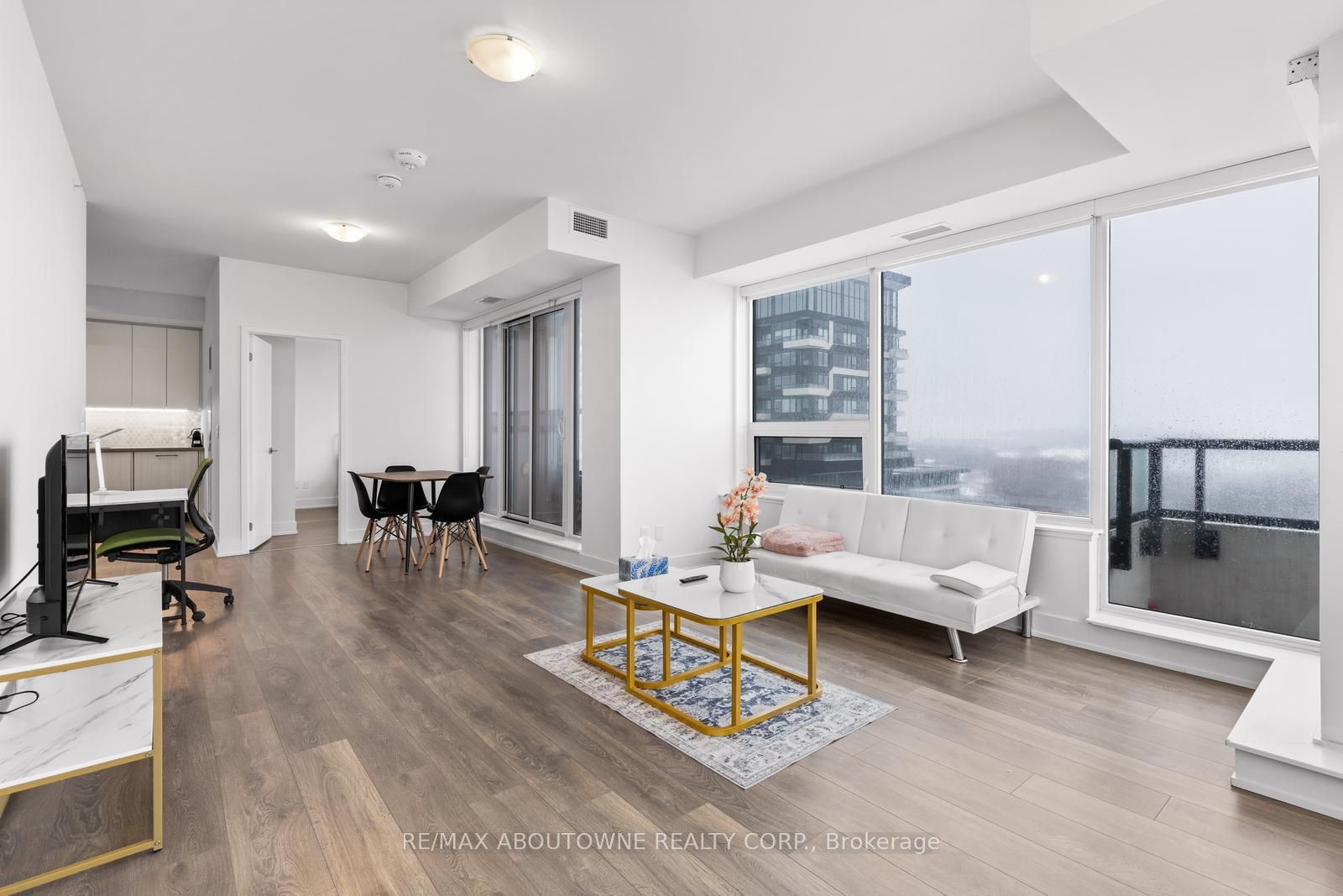 297 Oak Walk Dr, #808