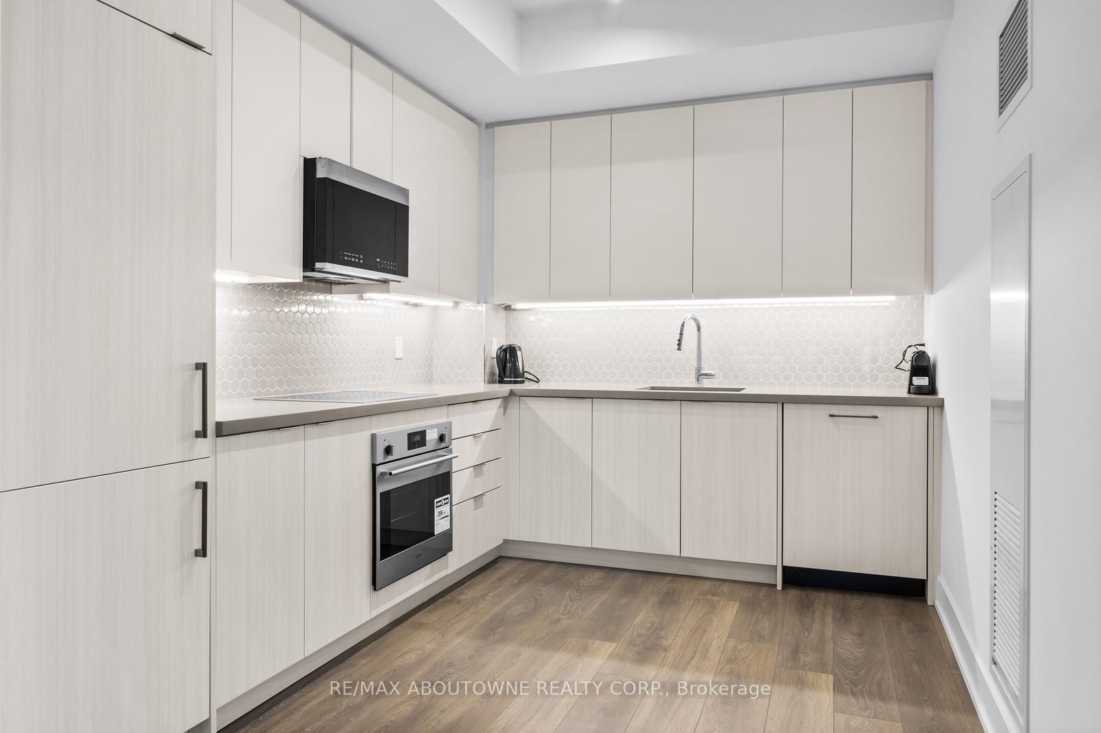 297 Oak Walk Dr, #808