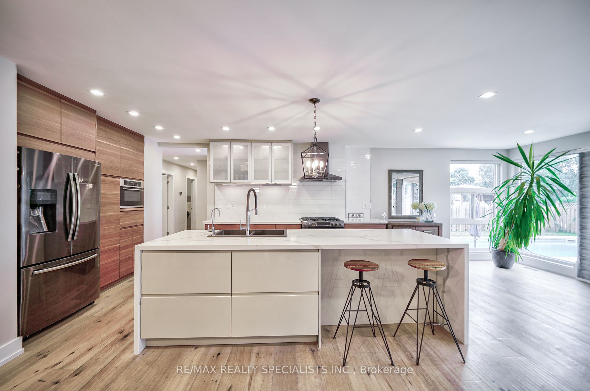 6043 Old Church Road
