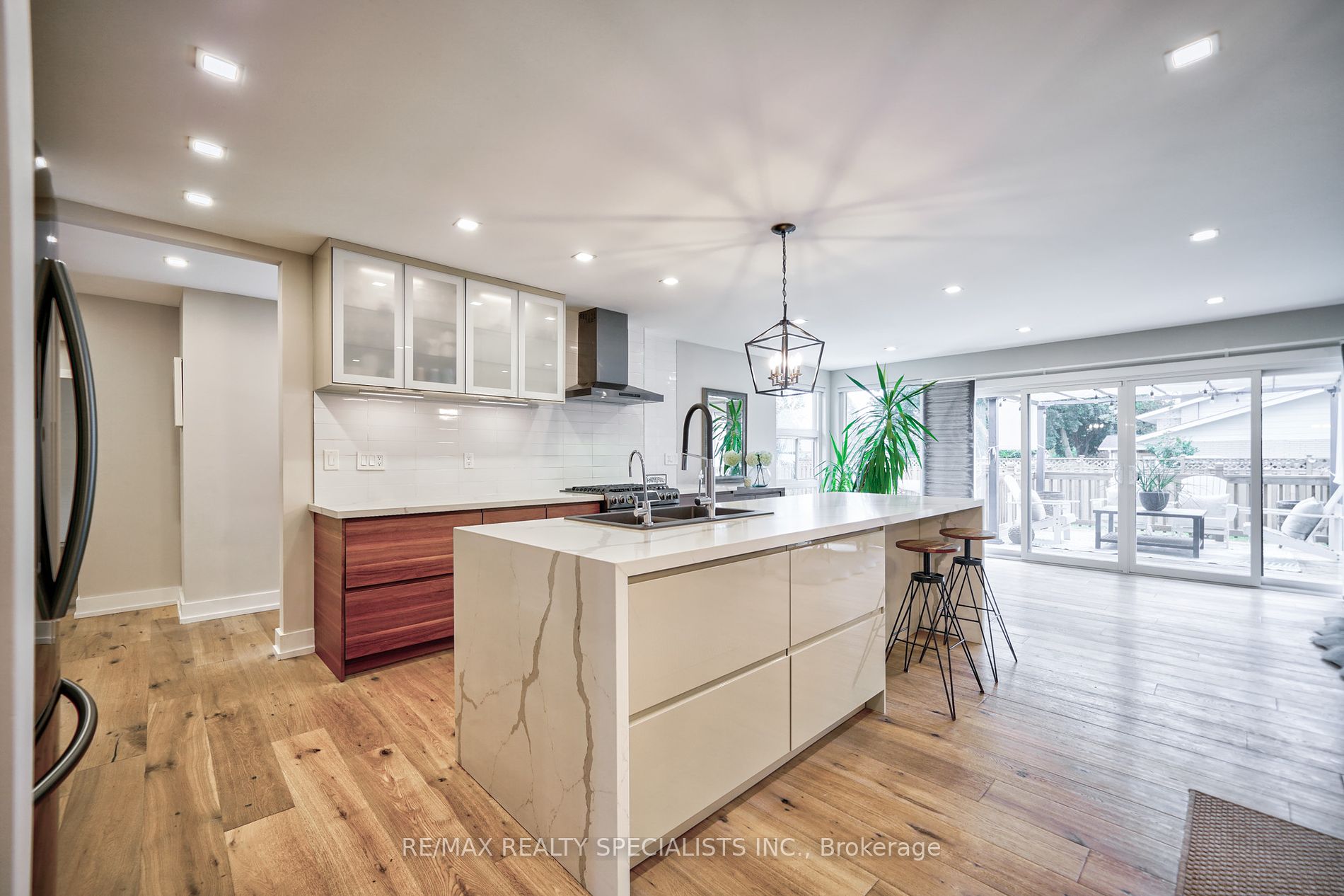 6043 Old Church Road