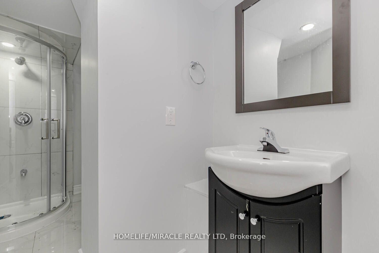 44 Leatherhead Crt, #Lower
