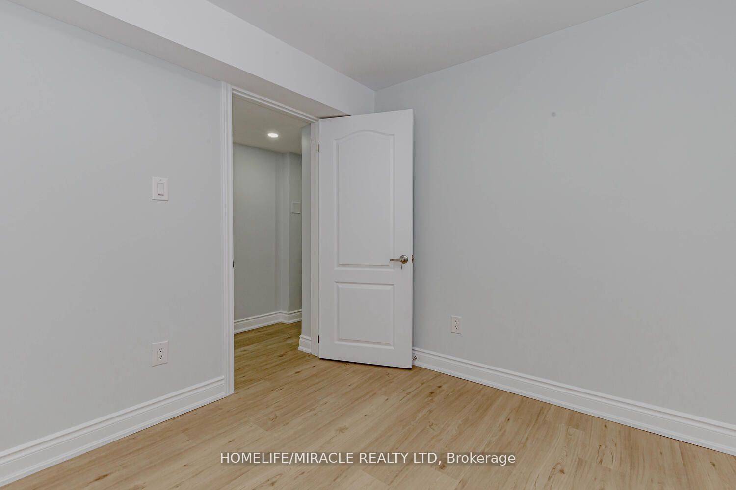 44 Leatherhead Crt, #Lower