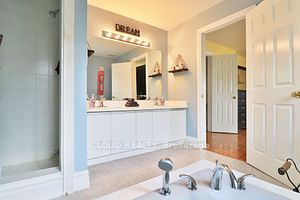 38 Lord Simcoe Dr