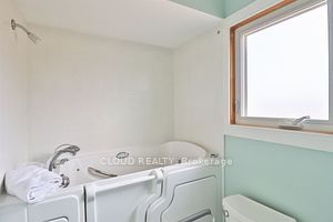 38 Lord Simcoe Dr