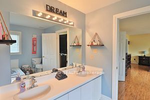 38 Lord Simcoe Dr
