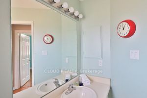 38 Lord Simcoe Dr