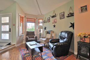 38 Lord Simcoe Dr