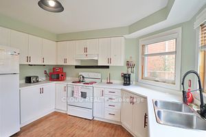 38 Lord Simcoe Dr