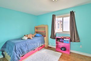 38 Lord Simcoe Dr