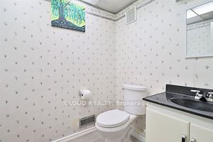 38 Lord Simcoe Dr